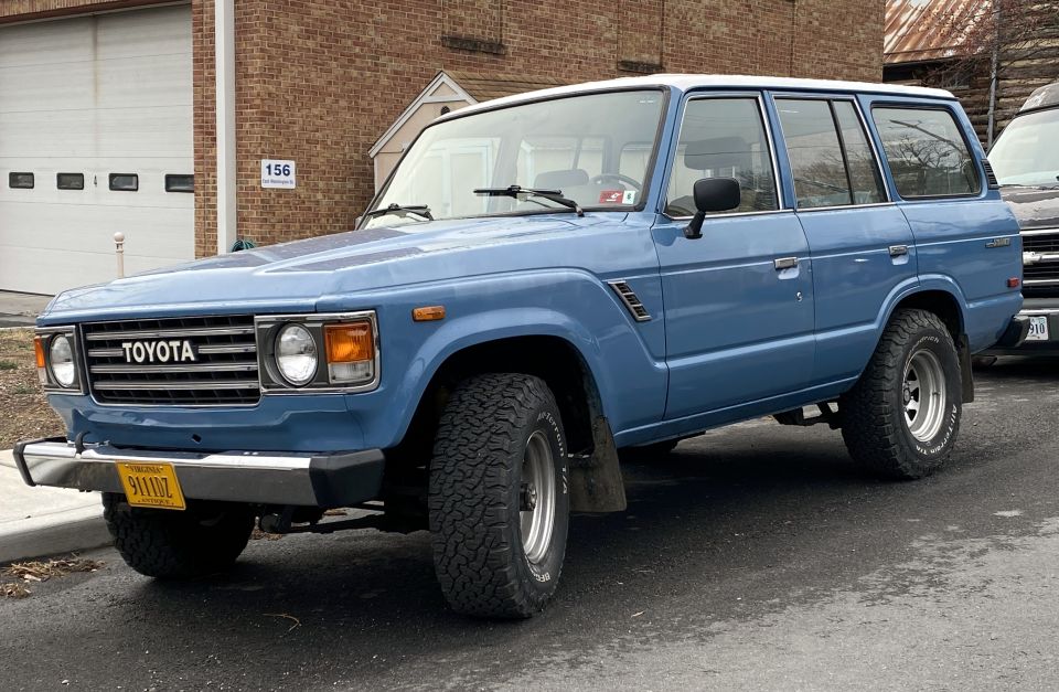 Toyota Land Cruiser FJ60 de 1982 de color azul